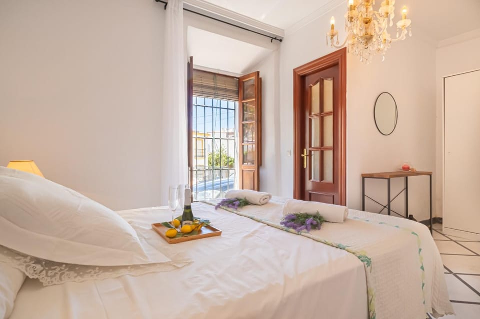 Photo of the whole room, Bedroom, Street view, wardrobe
