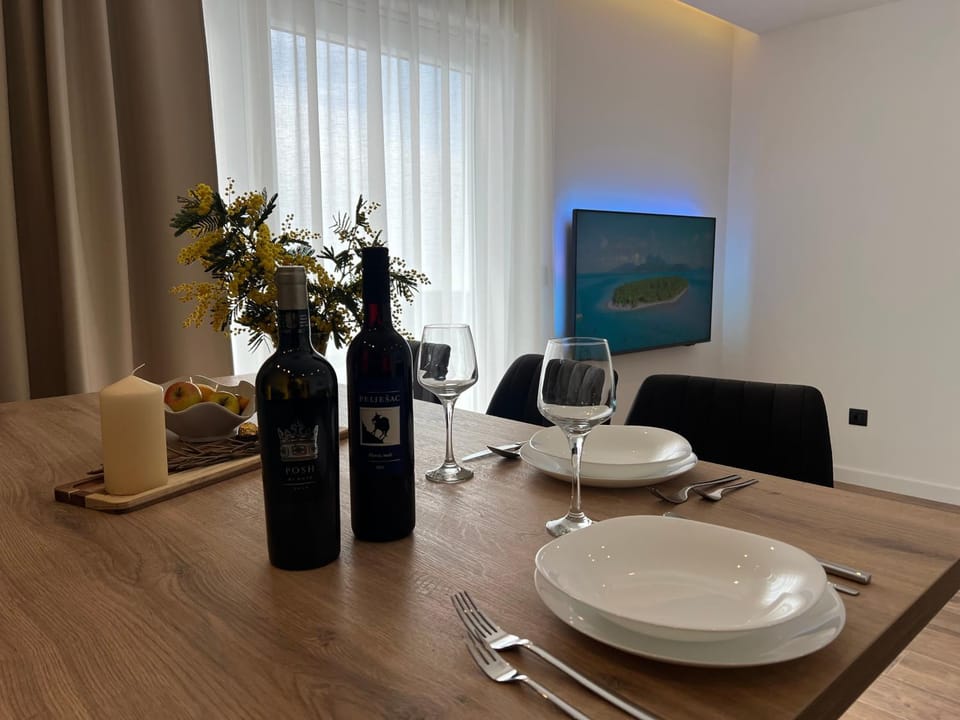 TV and multimedia, Dining area