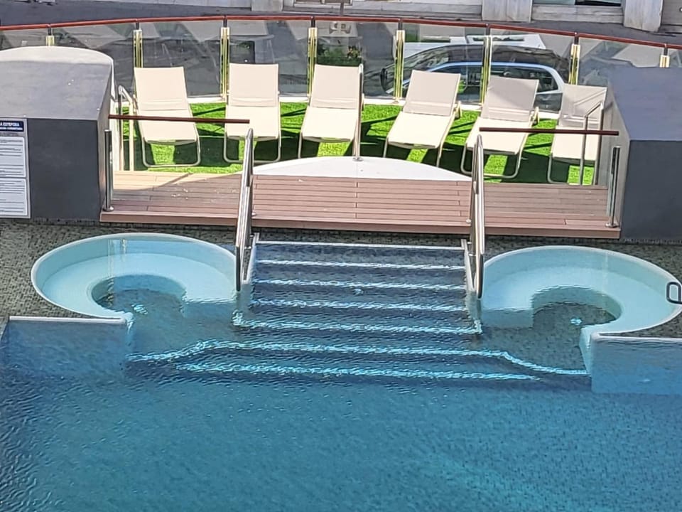 Hot Tub, Swimming pool, Swimming pool