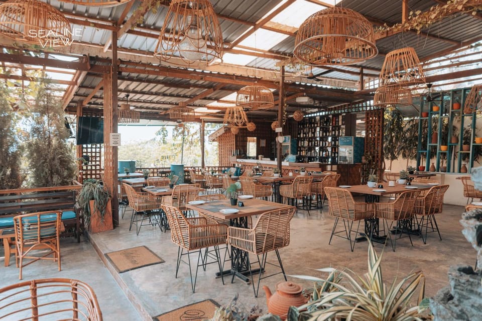 Restaurant/places to eat, Seating area