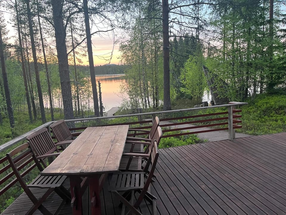 Villa Miilu Iso-Syöte hirsimökki järven rannalla Villa in Lapland