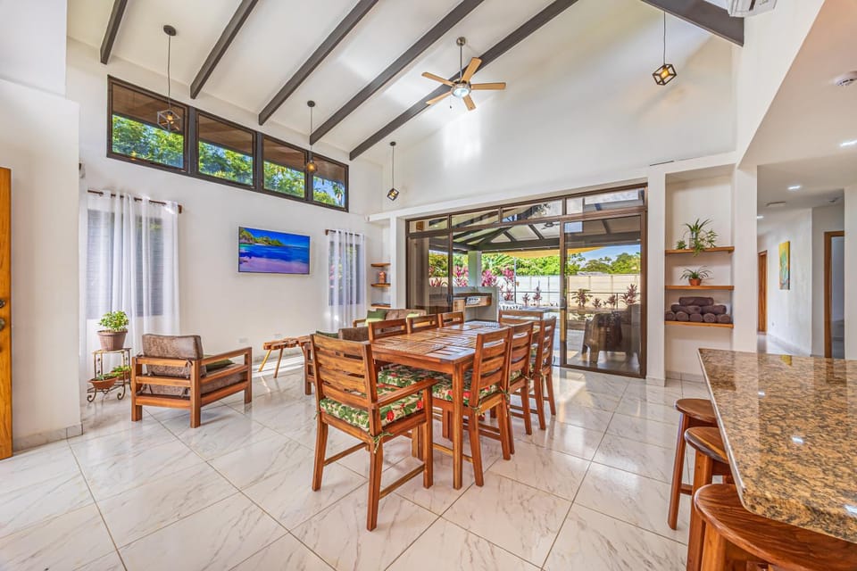 TV and multimedia, Living room, Dining area