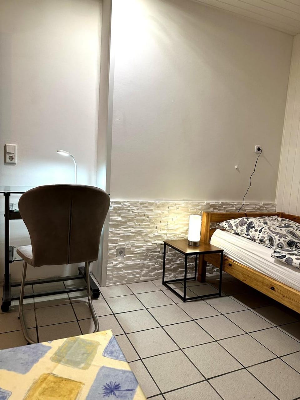 Bed, Photo of the whole room, Seating area