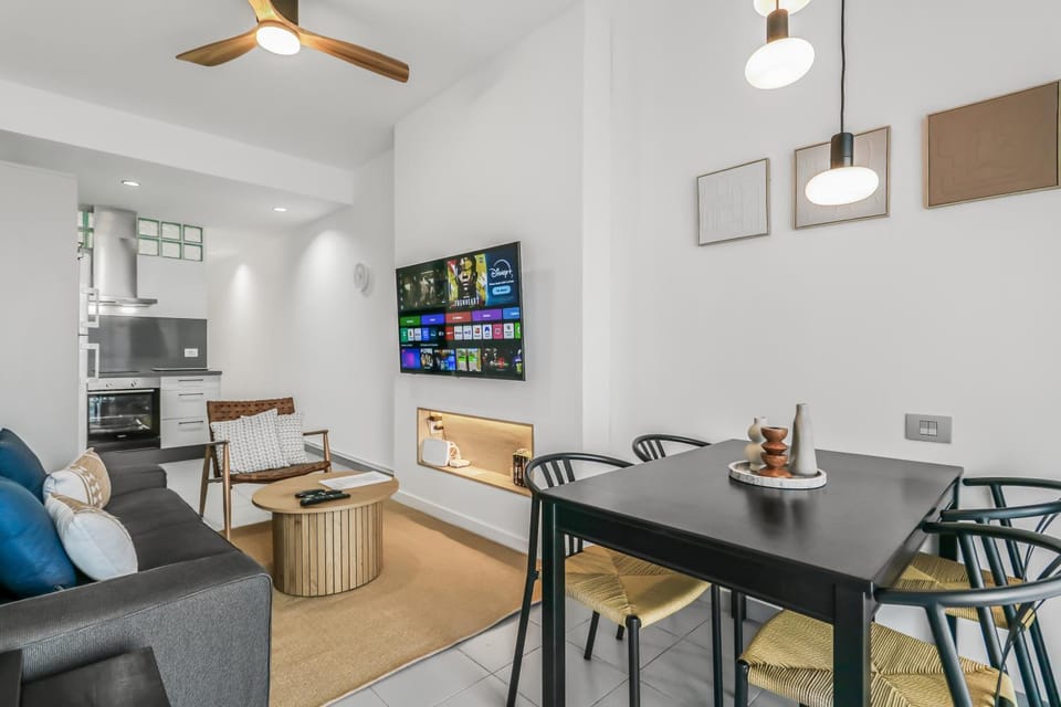 Beachside Comfort Las Canteras Apartment in Las Palmas de Gran Canaria