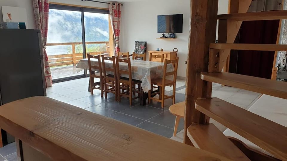 Communal lounge/ TV room, TV and multimedia, Dining area