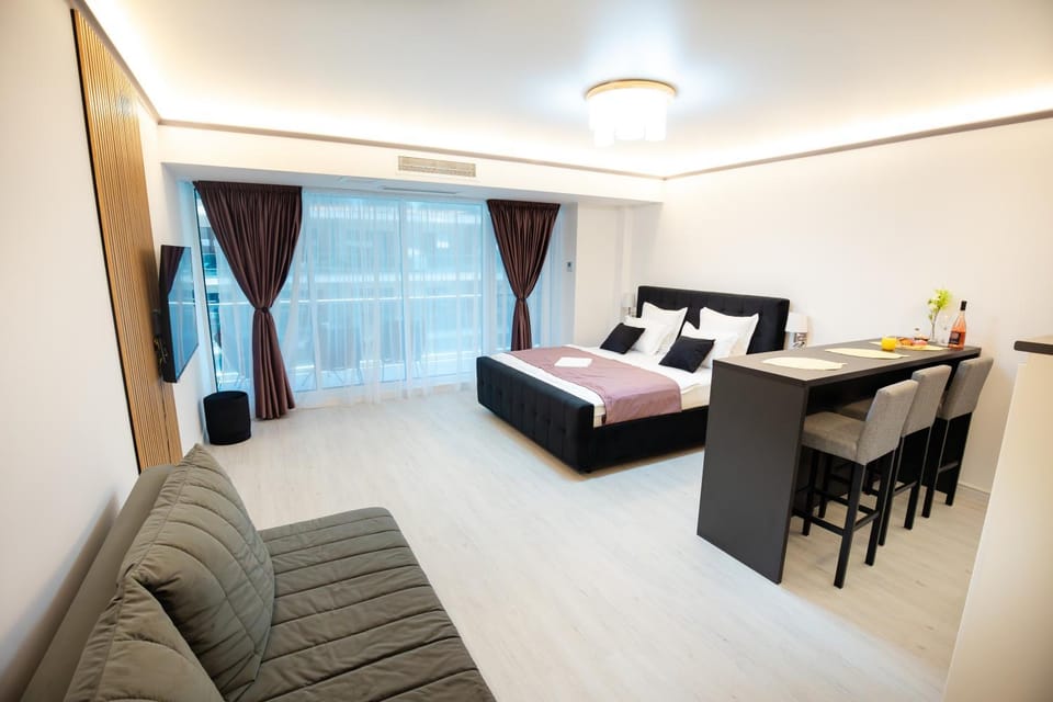 Bed, TV and multimedia, Living room, Photo of the whole room, Bedroom