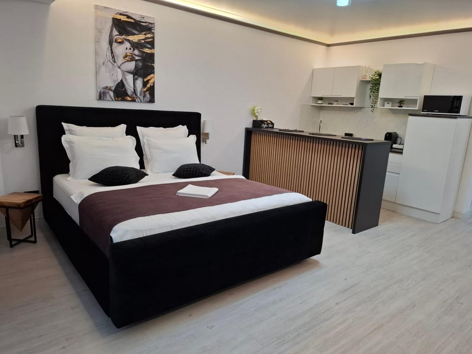 Bed, Kitchen or kitchenette, Photo of the whole room