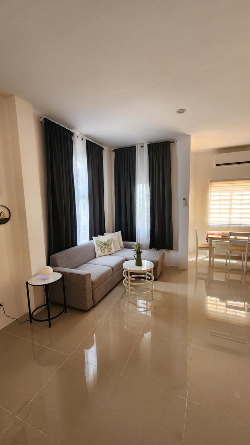Living room, Photo of the whole room, Seating area, air conditioner