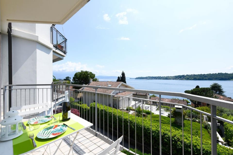 Property building, View (from property/room), Balcony/Terrace, Dining area