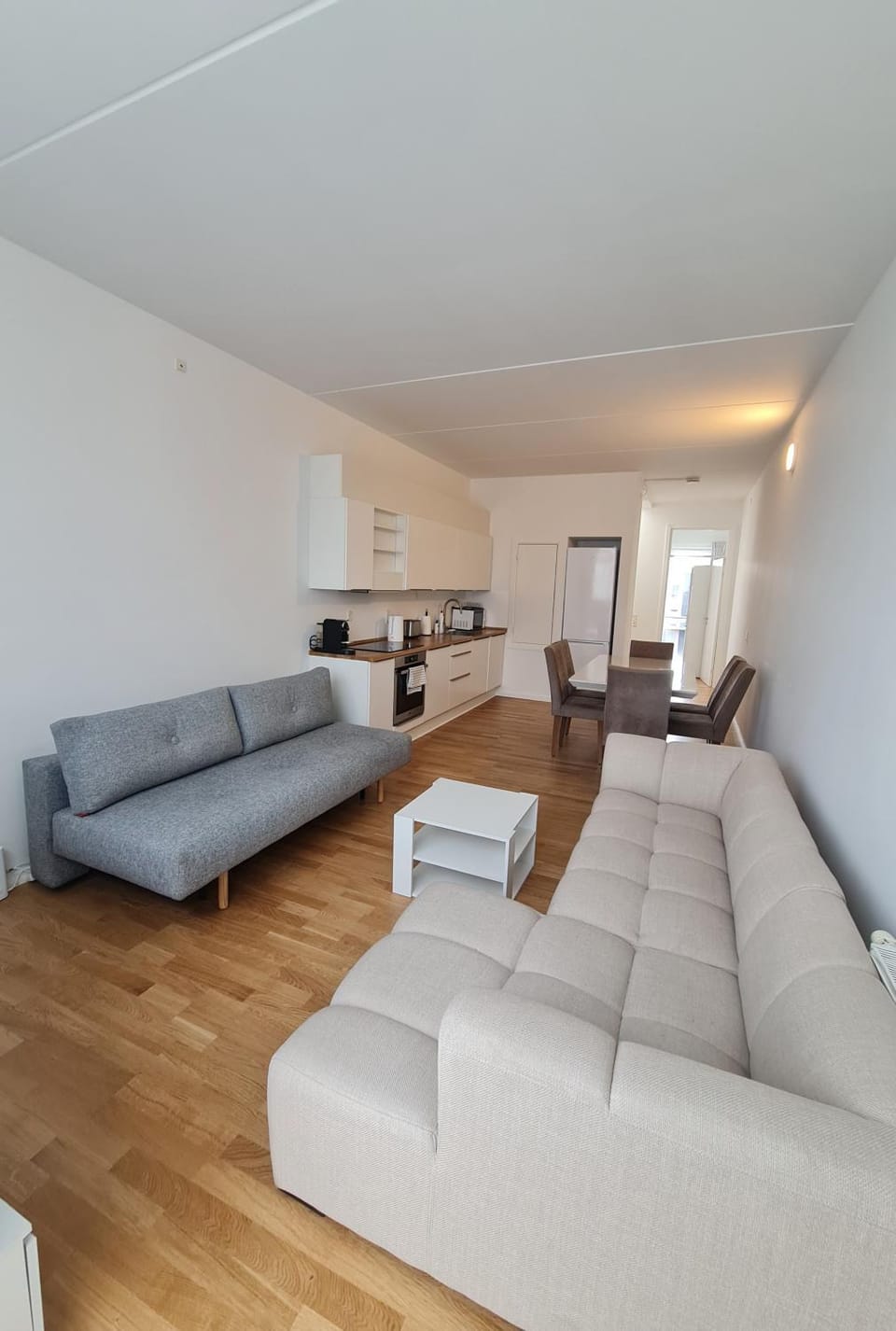 Kitchen or kitchenette, Seating area, Dining area, stove