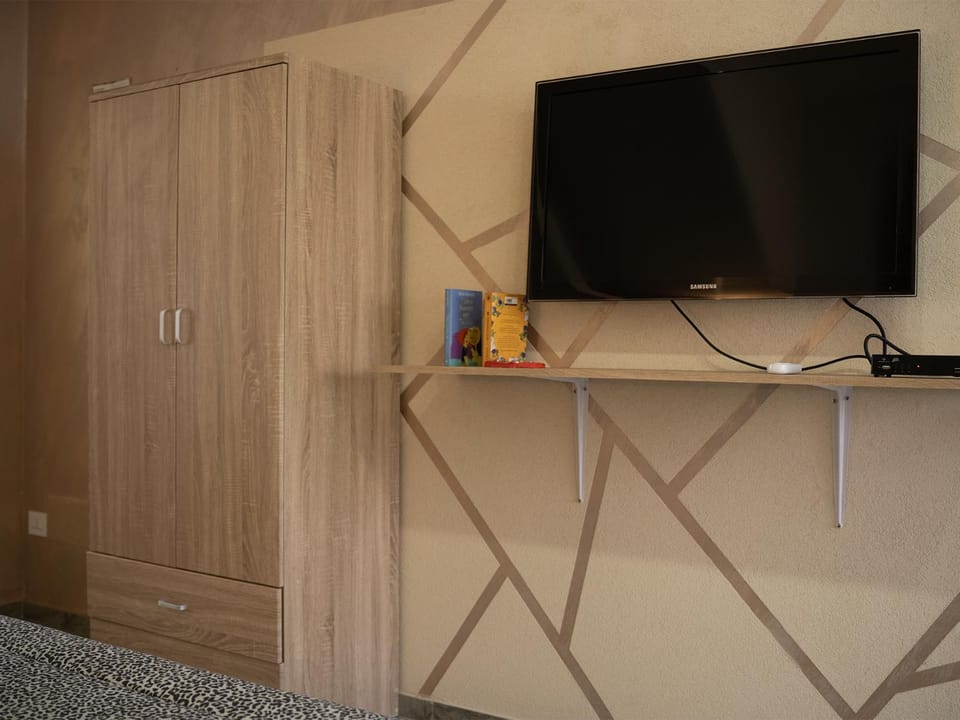 TV and multimedia, Evening entertainment, wardrobe