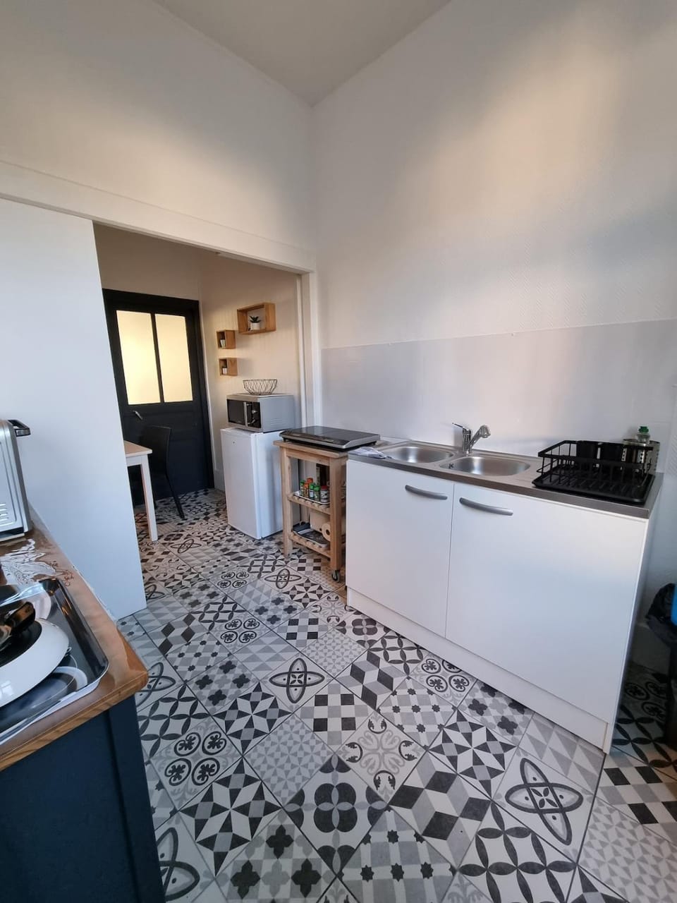 Kitchen or kitchenette, stove