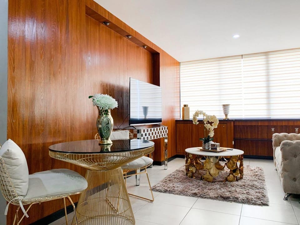 Communal lounge/ TV room, TV and multimedia, Living room, Seating area, Dining area, Evening entertainment