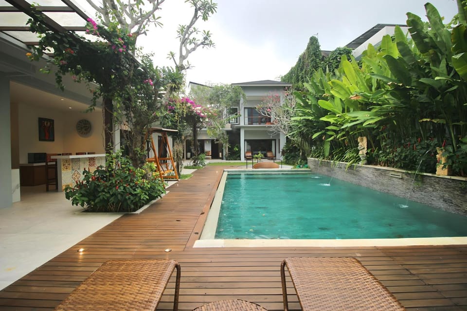 Property building, Day, Garden, Garden view, Pool view, Swimming pool, sunbed