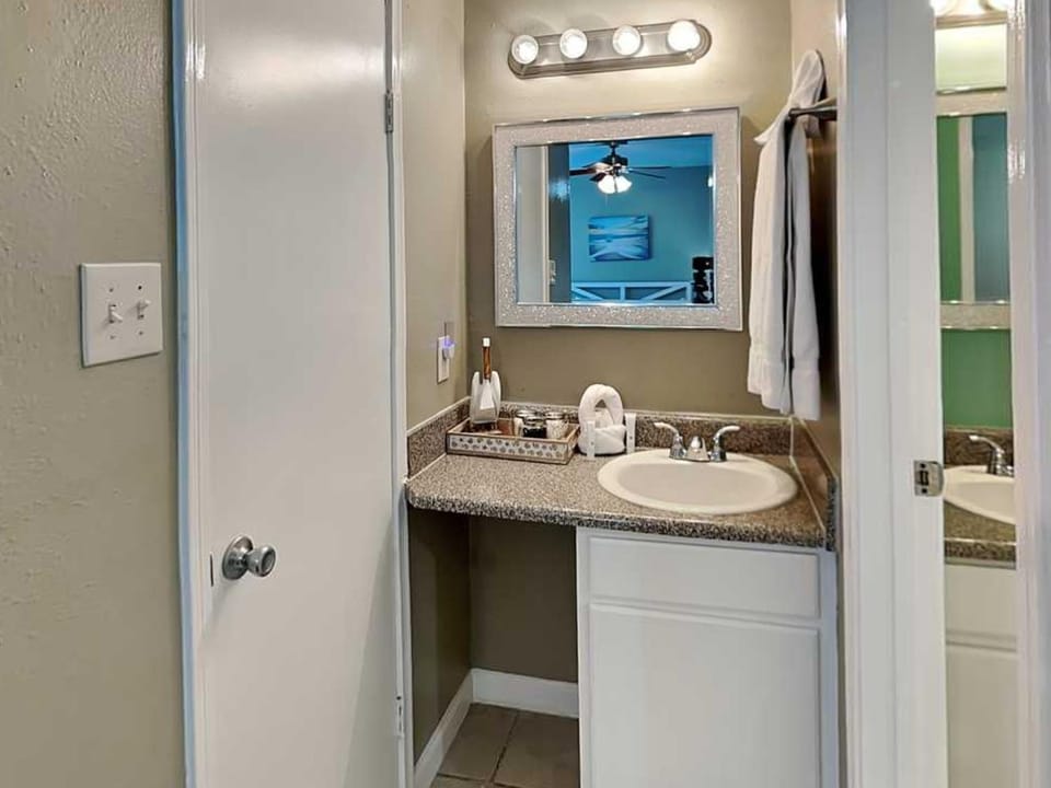 Palms at Cove View 1201 - Babes Place Apartment in Galveston Island