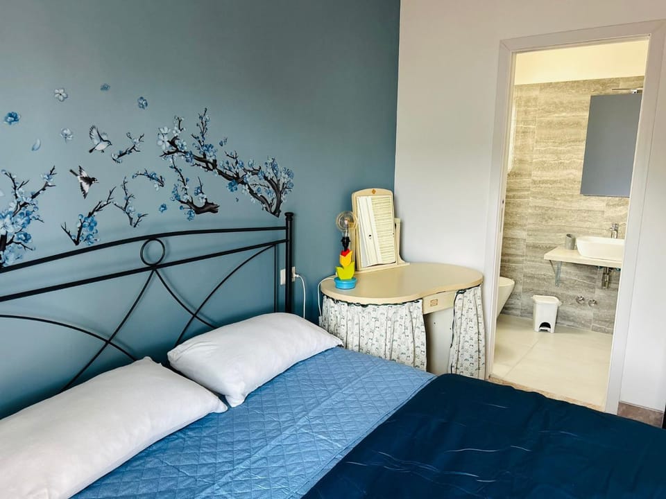 Toilet, Bed, Bathroom, Photo of the whole room, Bedroom