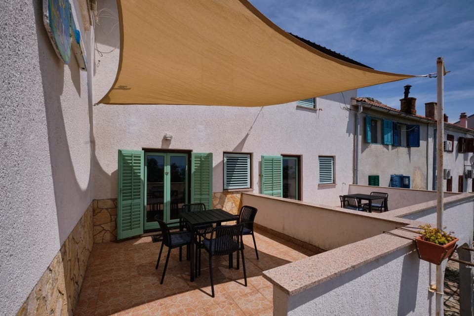 Property building, Balcony/Terrace, Balcony/Terrace