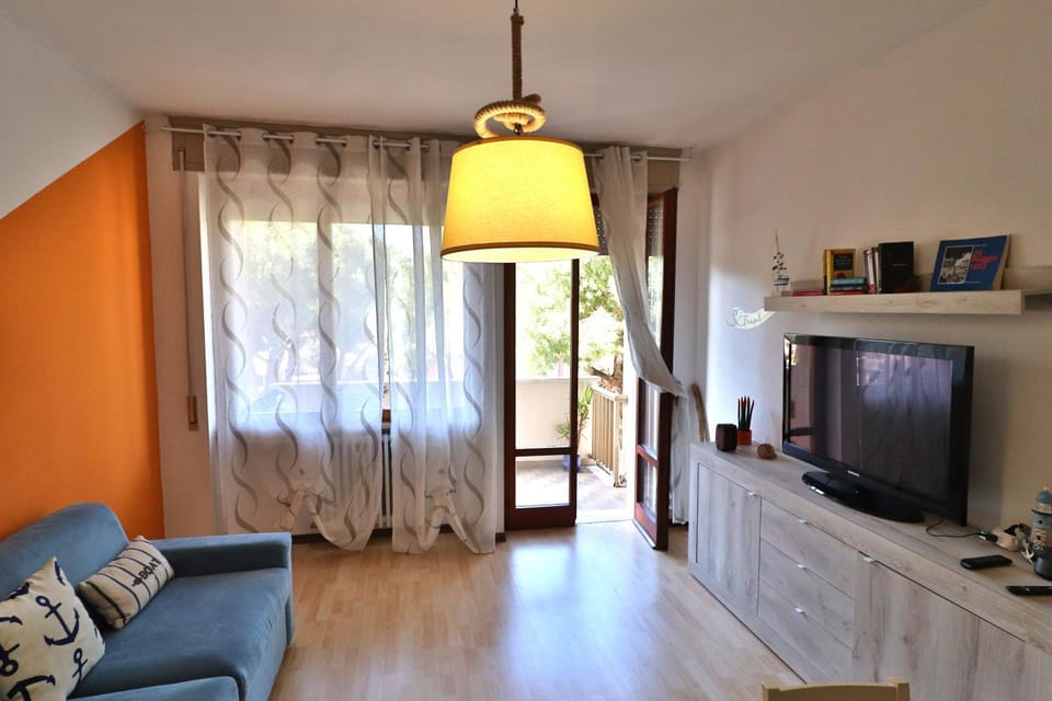 TV and multimedia, Living room, Evening entertainment