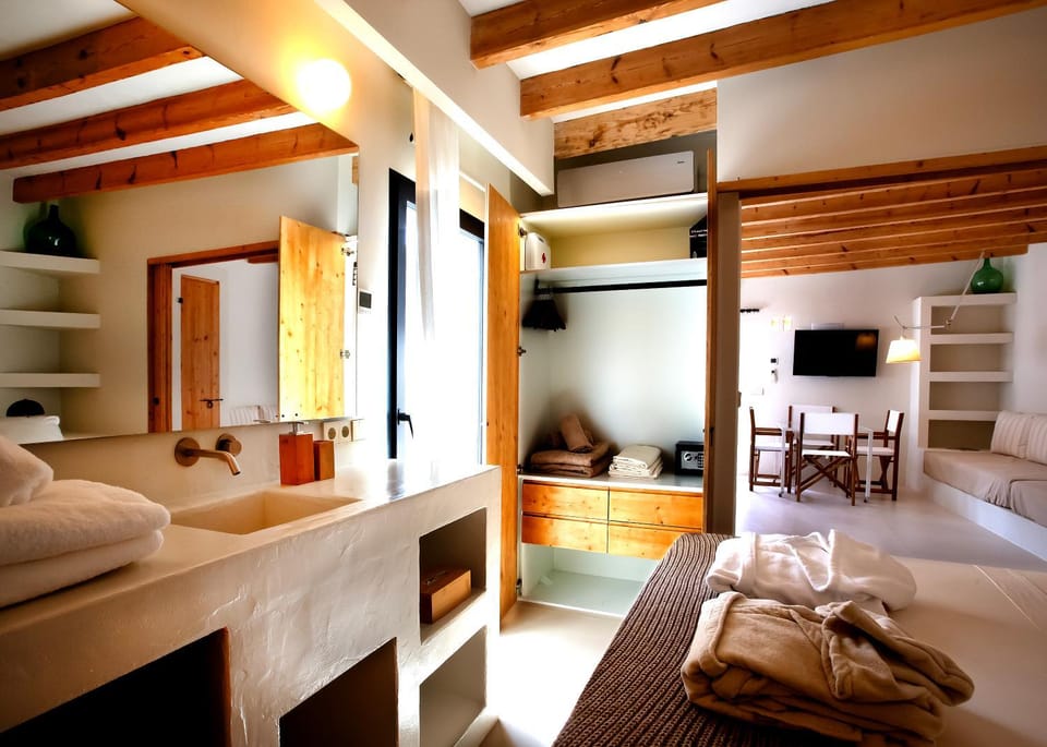 TV and multimedia, Photo of the whole room, towels, wardrobe