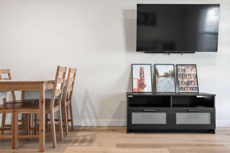 TV and multimedia, Dining area