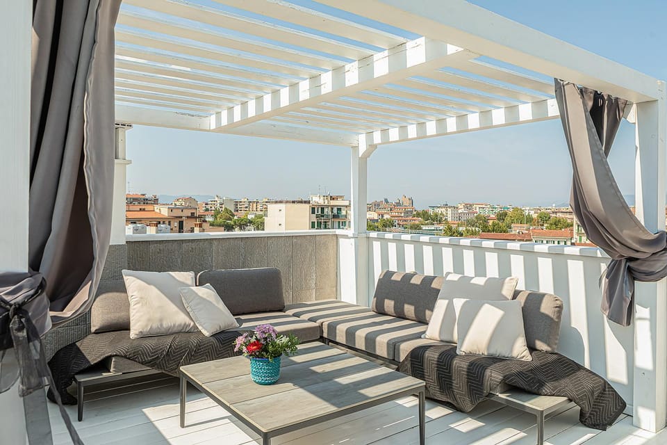 Patio, Balcony/Terrace, Seating area