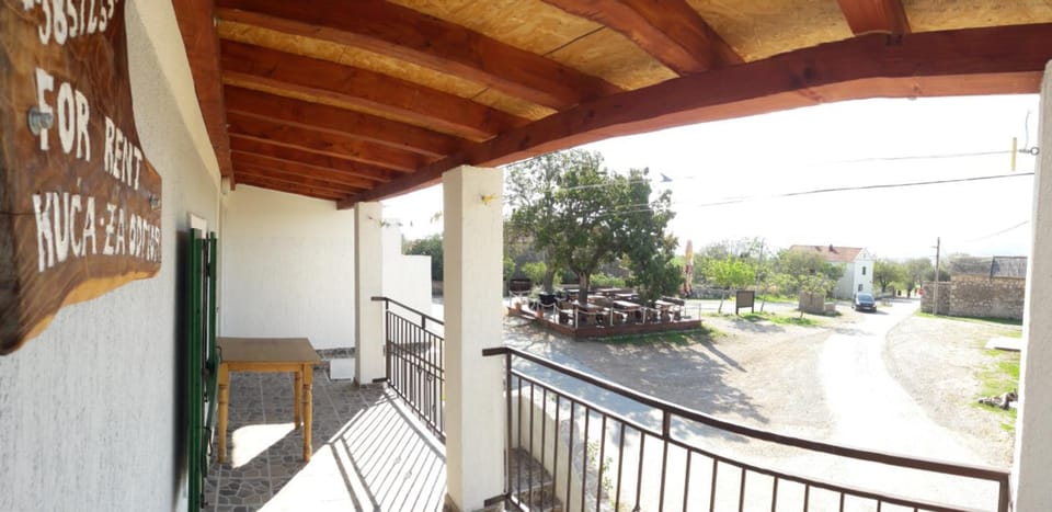 Restaurant/places to eat, Day, Neighbourhood, Natural landscape, View (from property/room), View (from property/room), Balcony/Terrace, Balcony/Terrace, Seating area, Hiking, Autumn, City view, City view, Garden view, Garden view, Street view, Street view, Location, Inner courtyard view