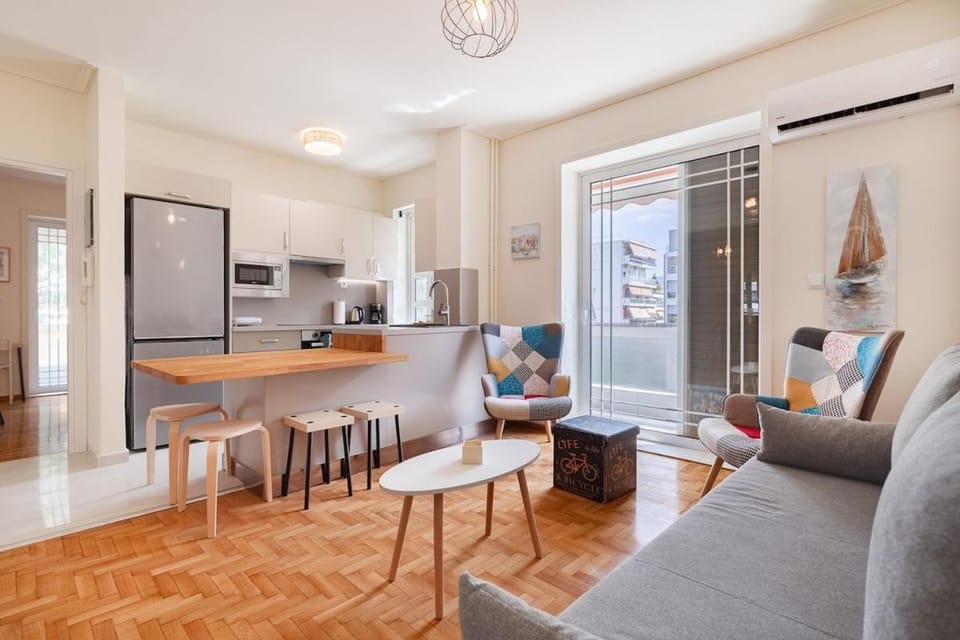 Kitchen or kitchenette, Living room, Dining area, oven