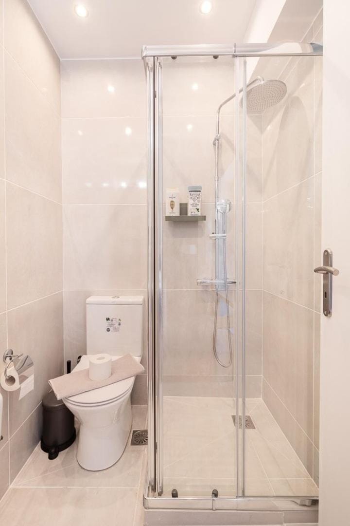 Shower, Toilet, Bathroom
