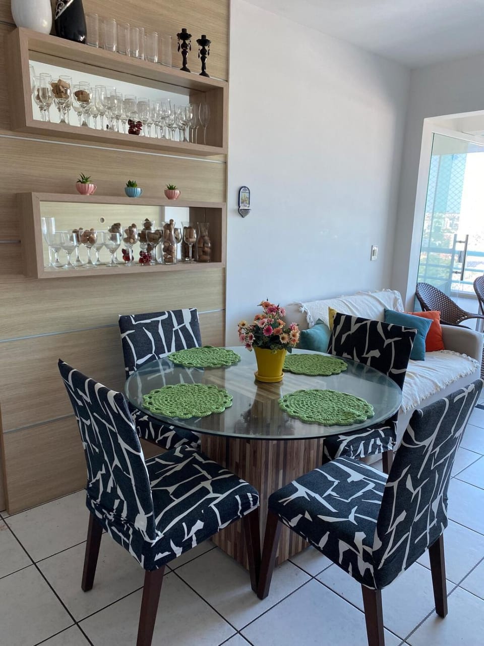 Seating area, Dining area