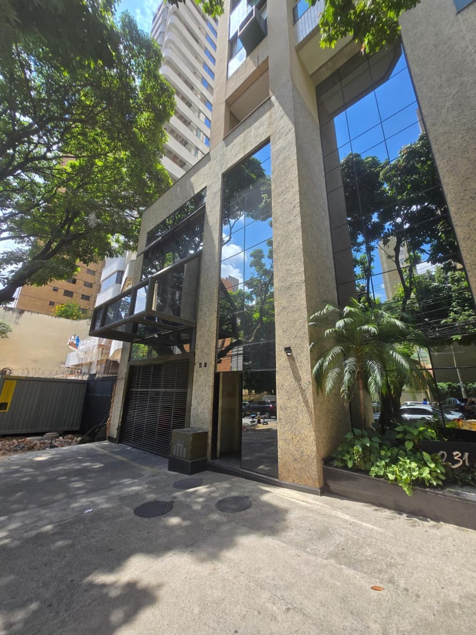 Facade/entrance