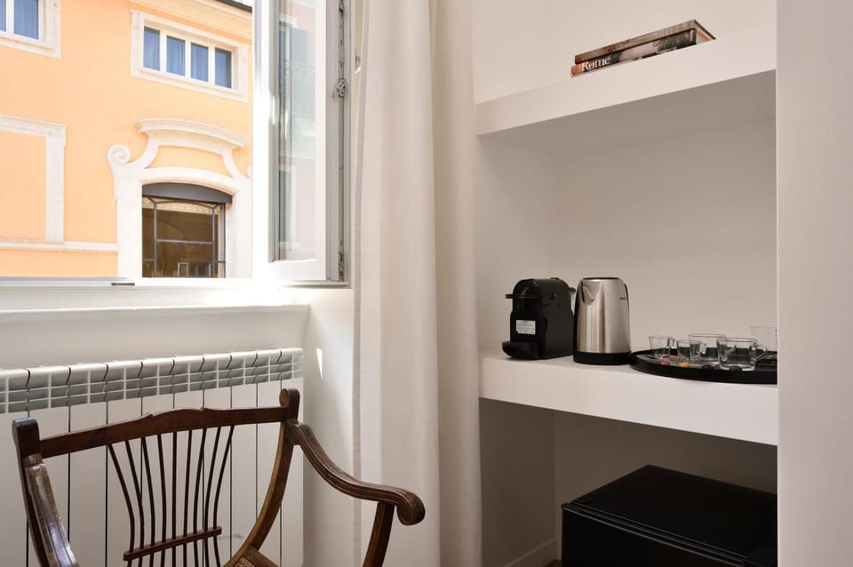 Coffee/tea facilities, Decorative detail