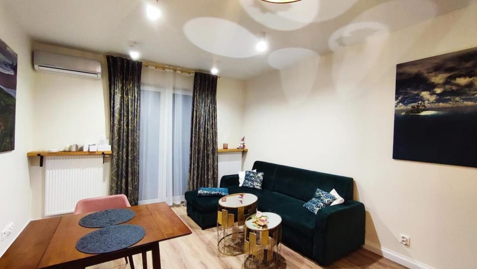Siesta Forest Apartment Relaxing Park Apartment in Krakow