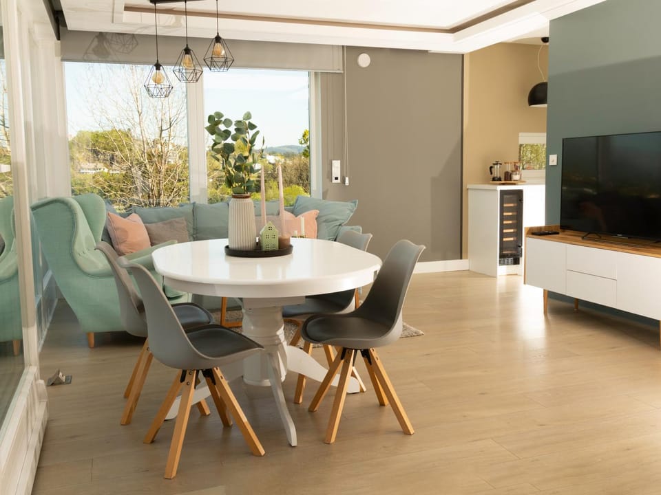 Communal lounge/ TV room, Living room, Breakfast