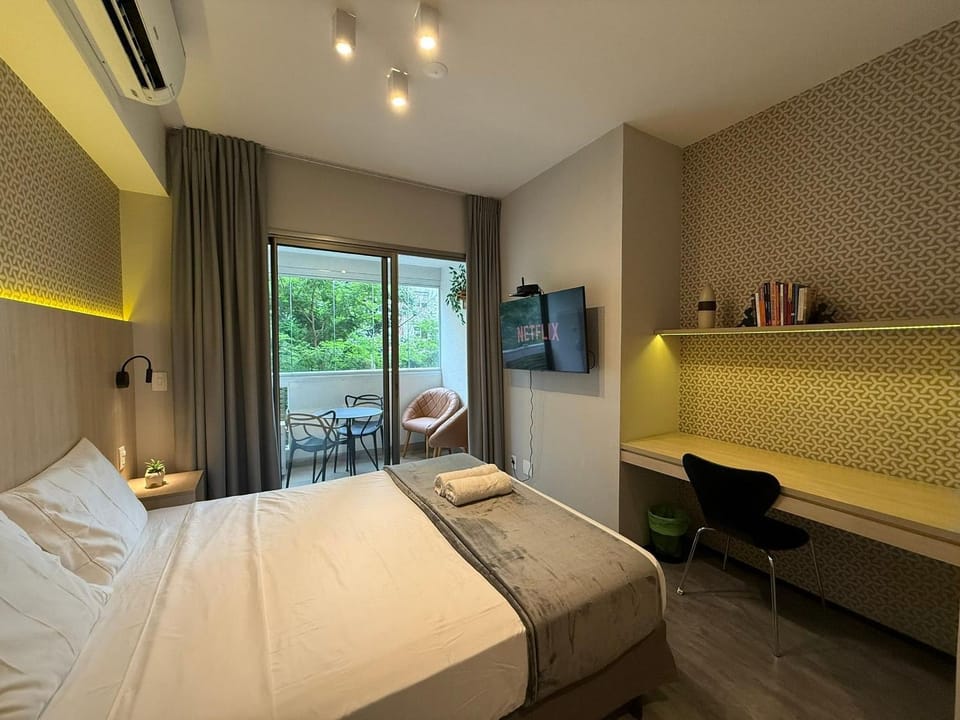 Studio Incrível na Vila Madalena com AC | Delfhy Apartment in Sao Paulo City
