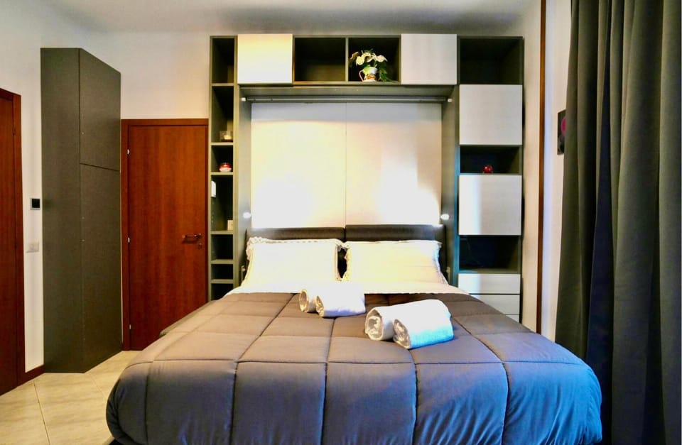 Bed, dishwasher, internet, microwave, oven, washing machine