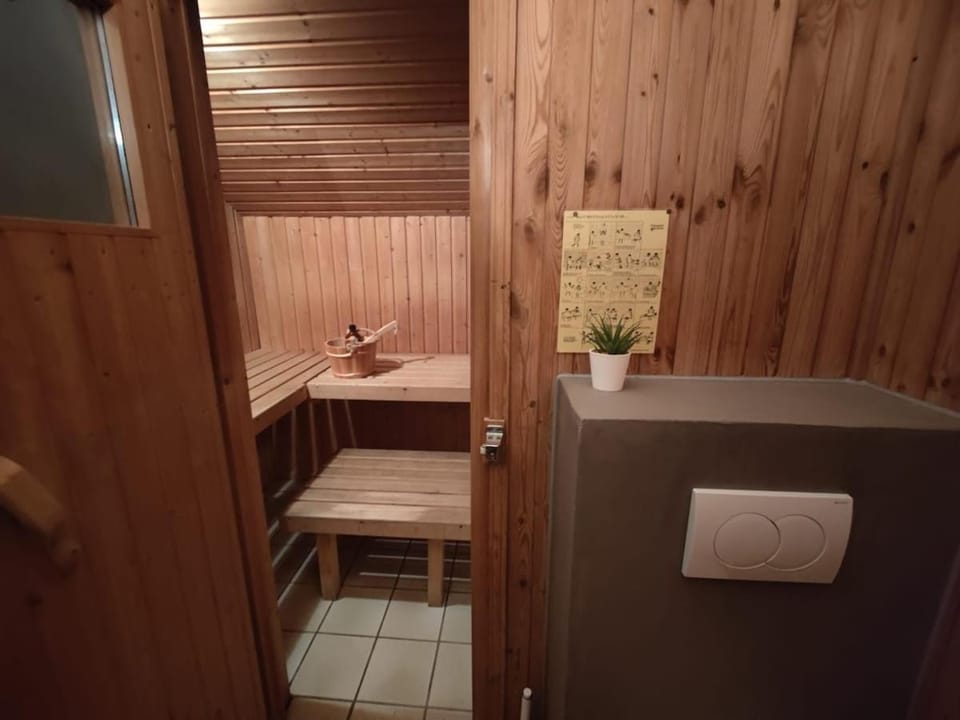 Sauna, Bathroom