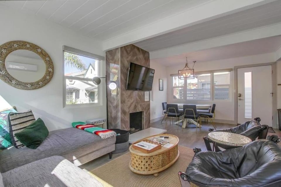 Steps to the Beach with Private Patio BBQ and Fire Pit House in Mission Beach