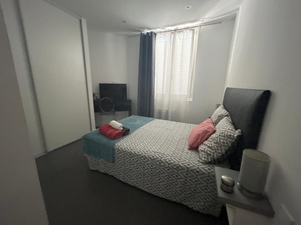 Bed, Photo of the whole room