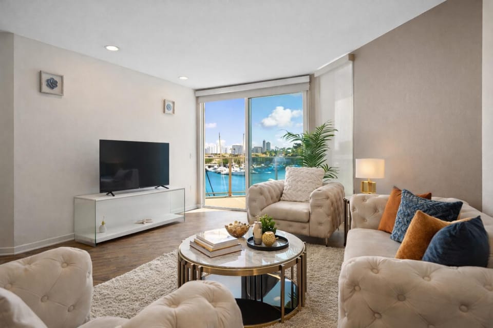 Venice Marina Water Front Luxury Condo Apartment in Marina del Rey