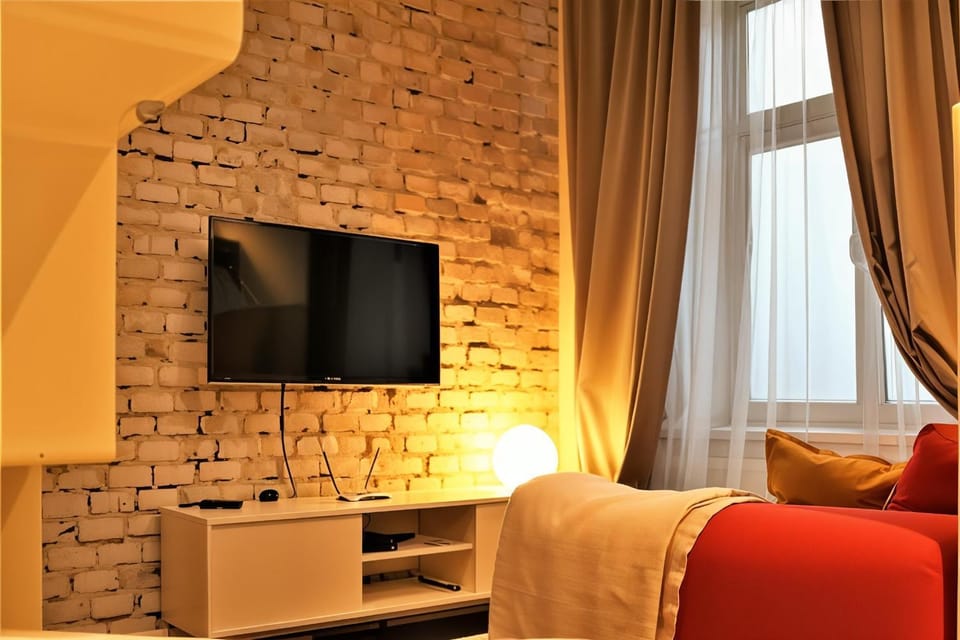 Communal lounge/ TV room, Bed, TV and multimedia, Living room, Photo of the whole room, Seating area, Evening entertainment, Bedroom