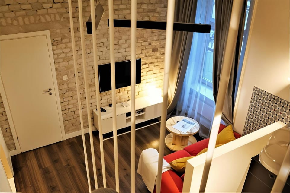 Bed, Living room, Photo of the whole room, Seating area, Dining area, Bedroom, internet, wardrobe