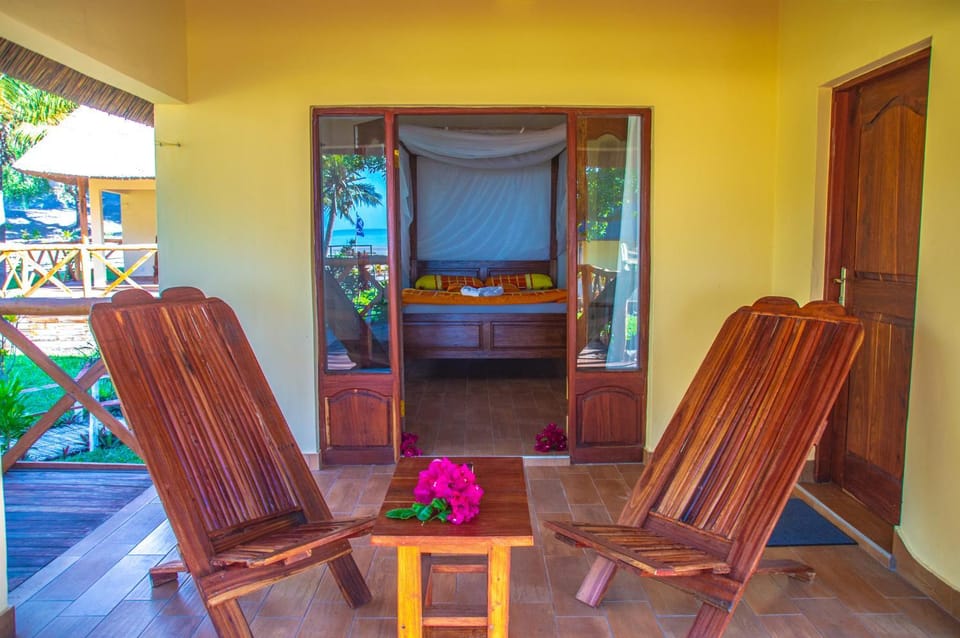 Facade/entrance, Balcony/Terrace, Seating area, Garden view, Sea view