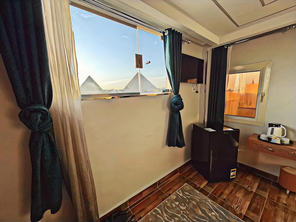 Natural landscape, Coffee/tea facilities, Photo of the whole room, Bedroom, Mountain view