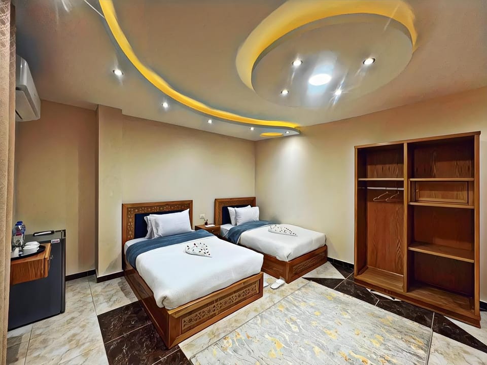 Bed, TV and multimedia, Photo of the whole room, Bedroom, hair dresser, wardrobe, air conditioner