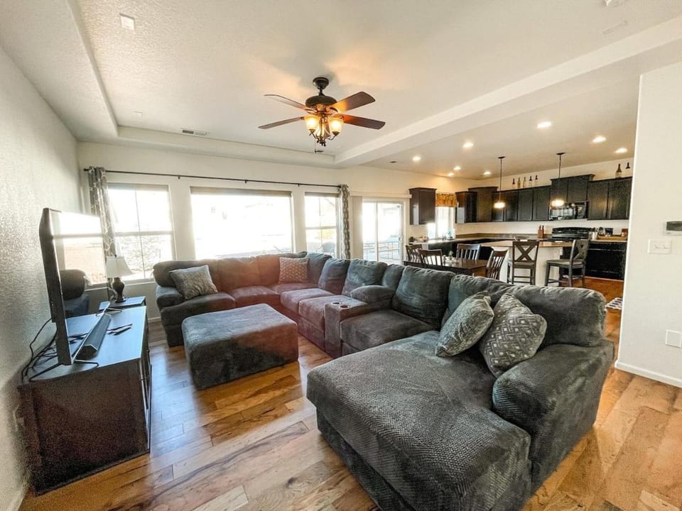 Spacious Family Getaway 20min to downtown sights House in Colorado