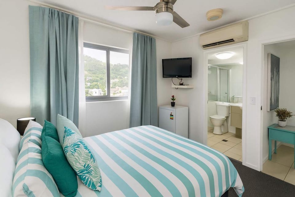 Bed, TV and multimedia, Photo of the whole room, Bedroom, air conditioner