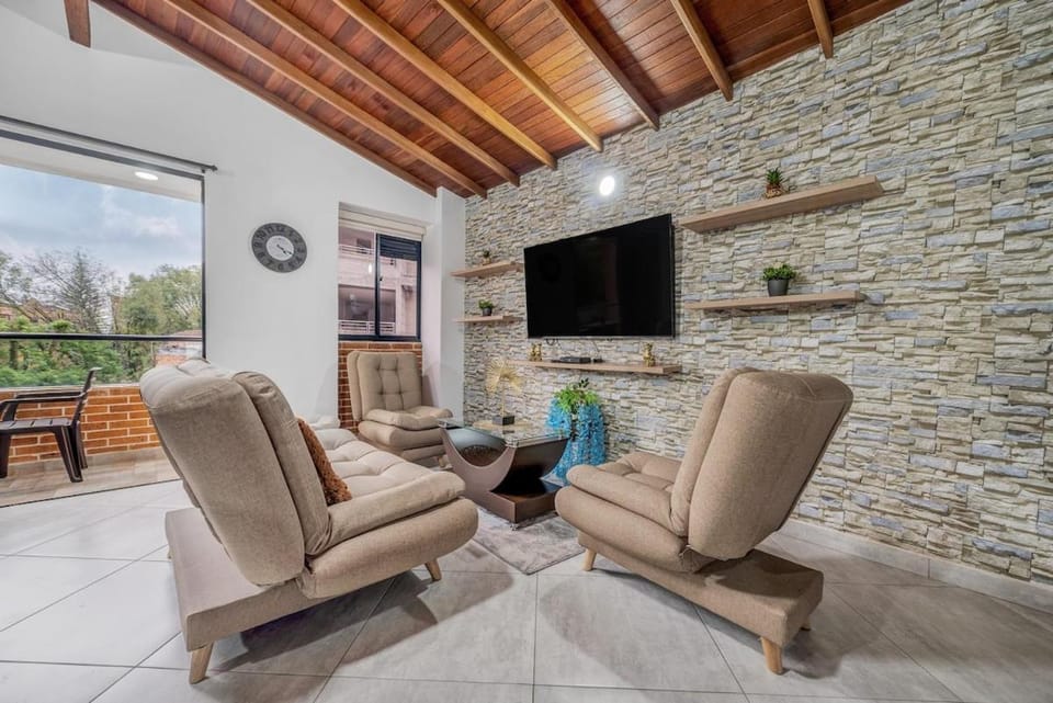 Communal lounge/ TV room, TV and multimedia, Living room, Evening entertainment