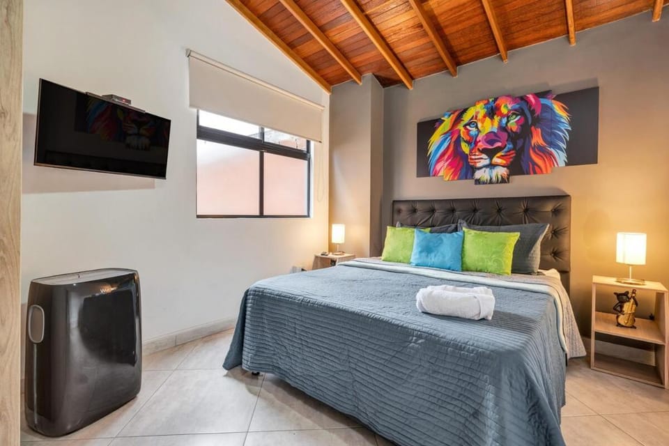Bed, TV and multimedia, Bedroom, towels, air conditioner