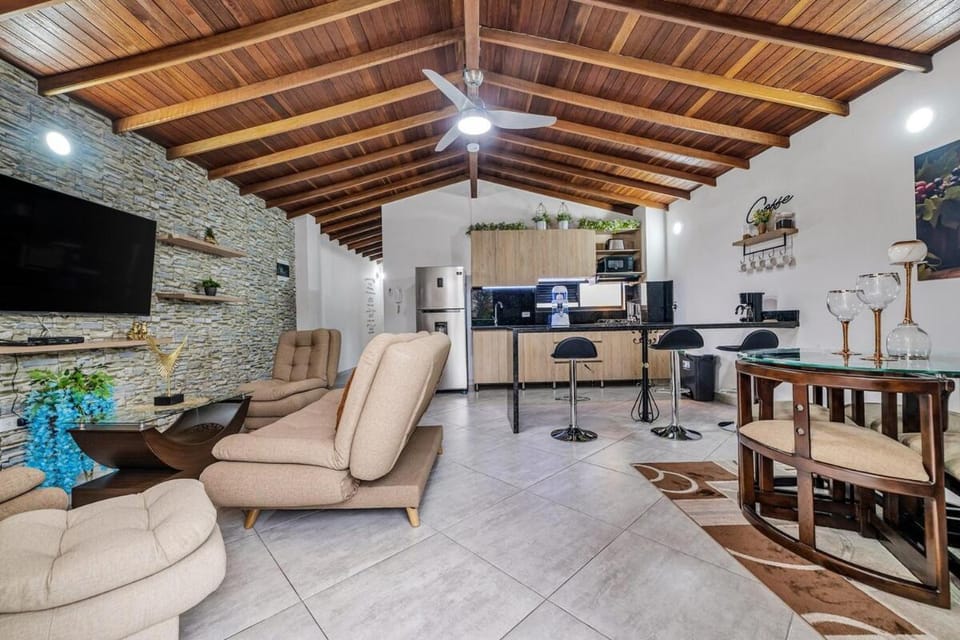Communal lounge/ TV room, TV and multimedia, Kitchen or kitchenette, Dining area