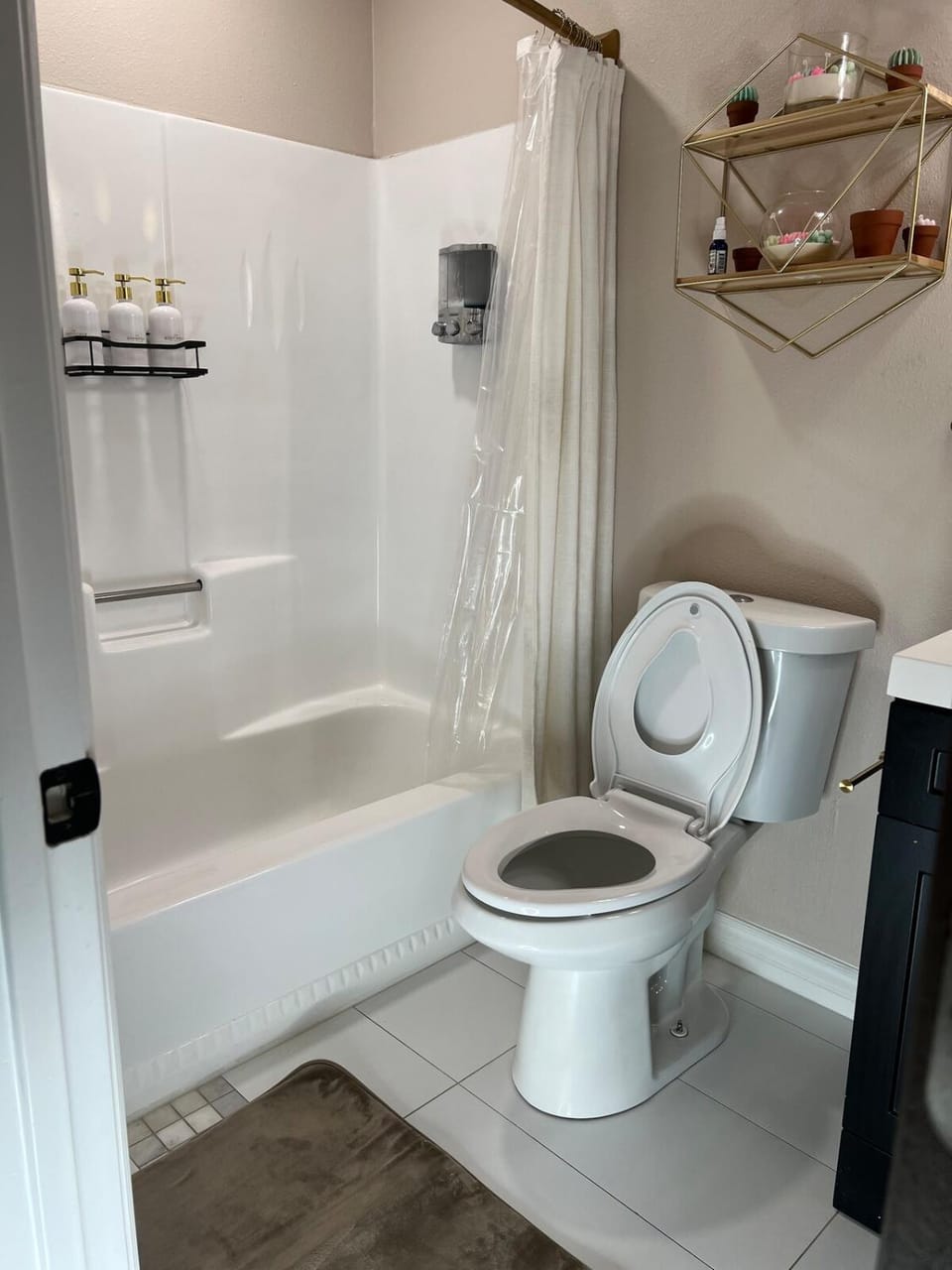 Luxury Home LA Big Bear & LV 5 Mins to Mall House in Victorville